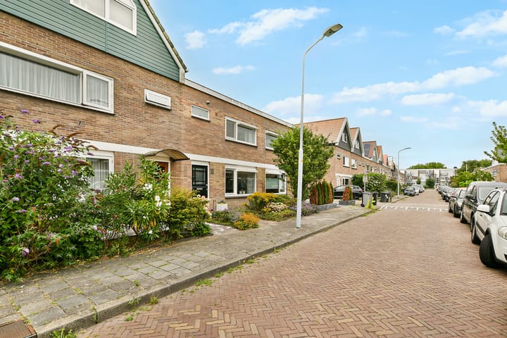 Tussenwoning te koop: Larixlaan 24, Zwanenburg