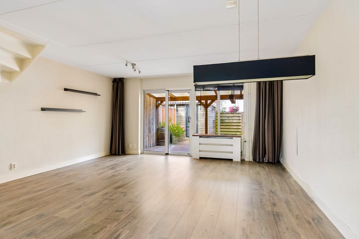 Tussenwoning te koop: Peperstraat 30, Almere