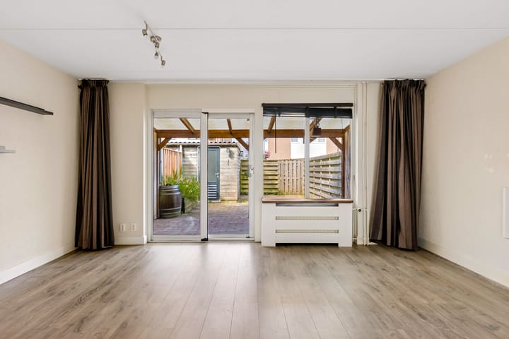 Tussenwoning te koop: Peperstraat 30, Almere