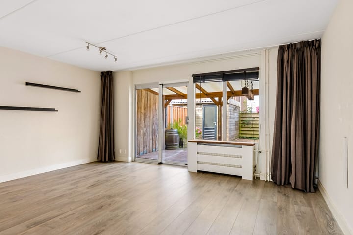 Tussenwoning te koop: Peperstraat 30, Almere