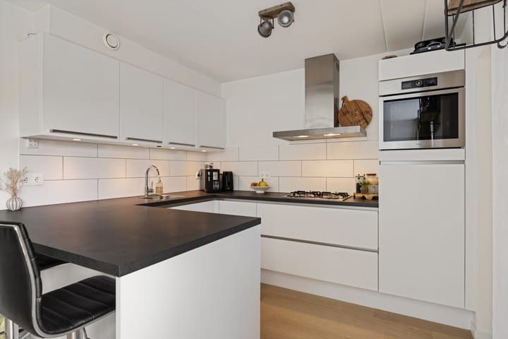 Tussenwoning te koop: Luchtenstein 36A, De Wijk
