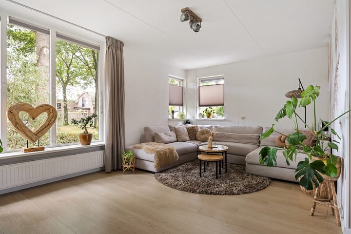 Tussenwoning te koop: Luchtenstein 36A, De Wijk