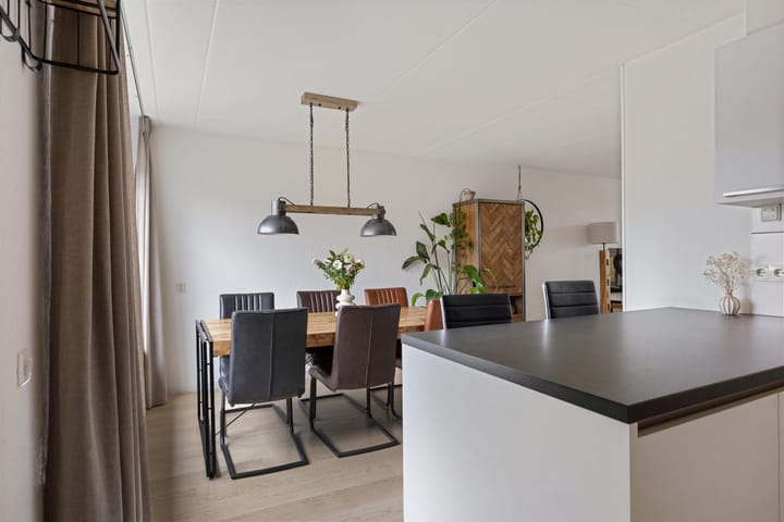Tussenwoning te koop: Luchtenstein 36A, De Wijk