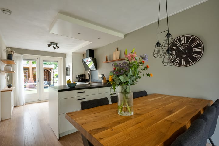Twee-onder-één-kap te koop: Van Diemenstraat 1, Lutjegast