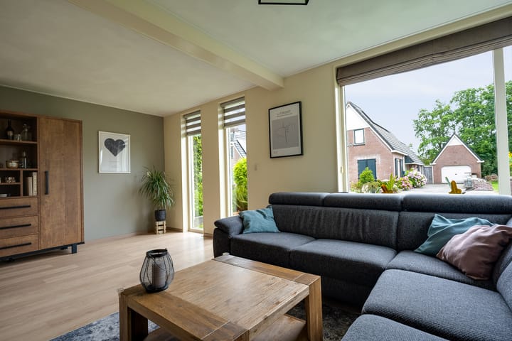 Twee-onder-één-kap te koop: Van Diemenstraat 1, Lutjegast