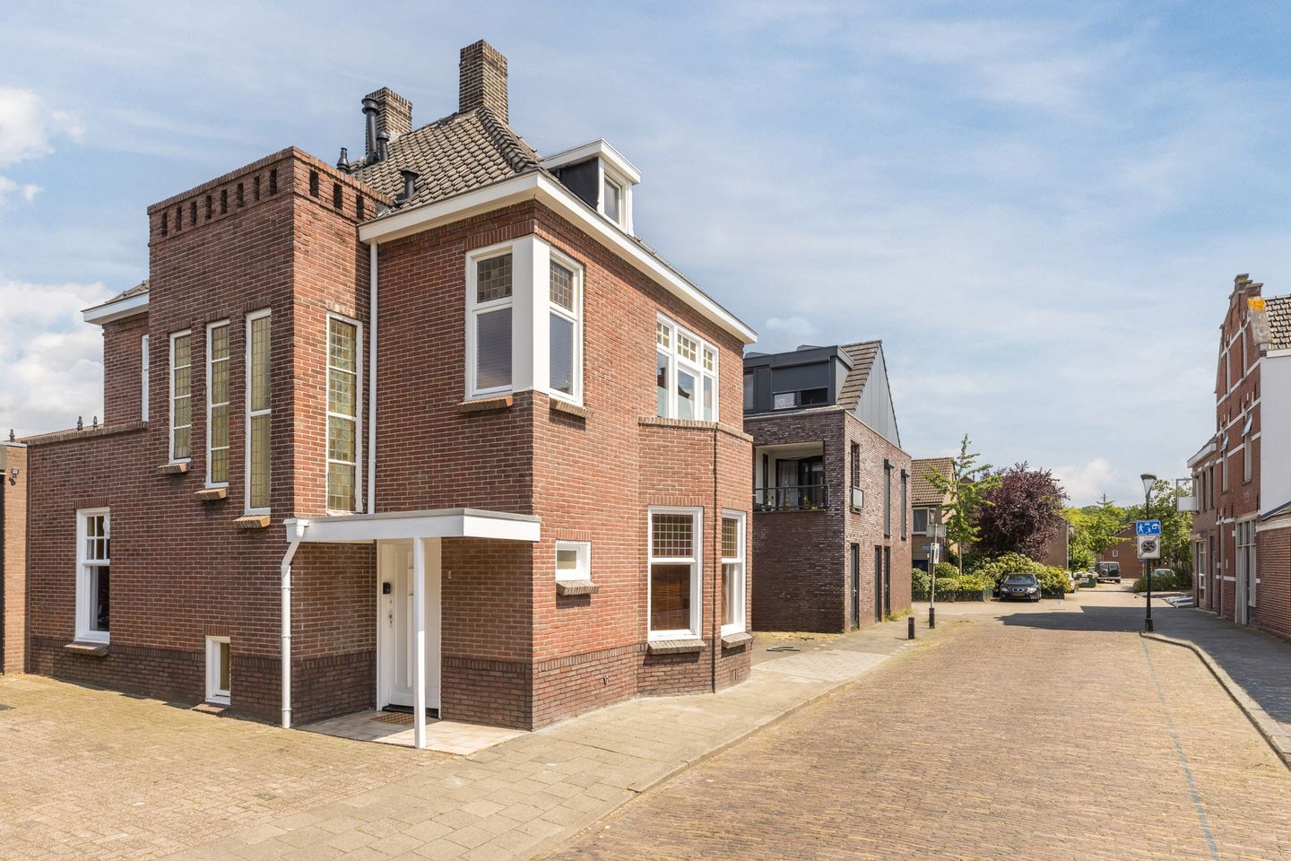 Foto 1 van van Coothstraat 1