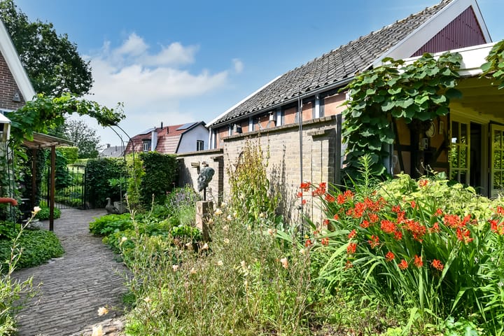 Twee-onder-één-kap te koop: Arnhemsestraatweg 38, Rheden