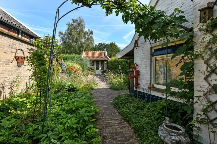 Twee-onder-één-kap te koop: Arnhemsestraatweg 38, Rheden