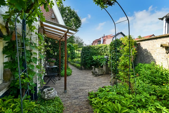 Twee-onder-één-kap te koop: Arnhemsestraatweg 38, Rheden