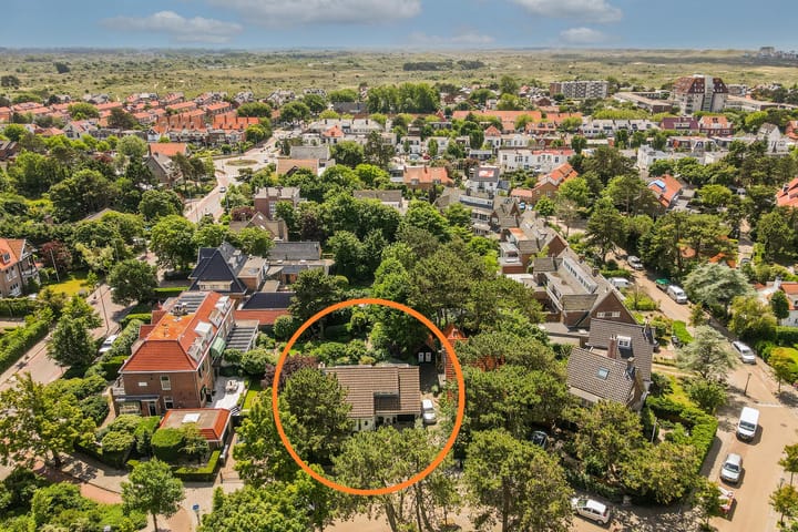 Vrijstaande woning te koop: Julianaweg 22, Zandvoort