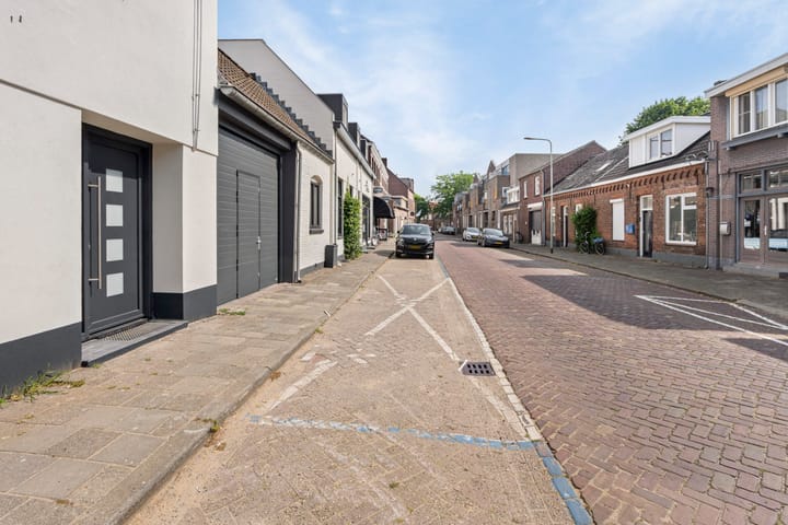 Tussenwoning te koop: Langstraat 18, Venray