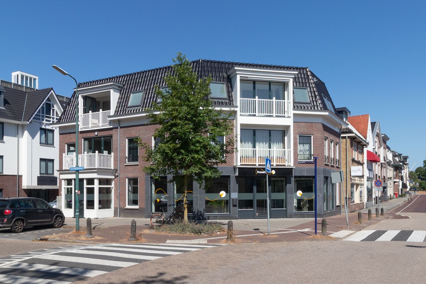 Bekijk foto 1 van Nieuw Baarnstraat 1