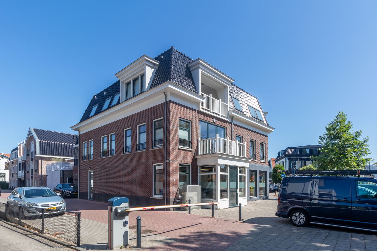 Bekijk foto 3 van Nieuw Baarnstraat 1