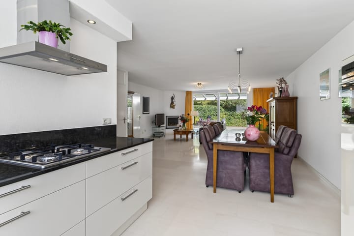 Tussenwoning te koop: Jachterf 14, Vught