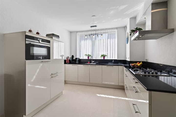 Tussenwoning te koop: Jachterf 14, Vught