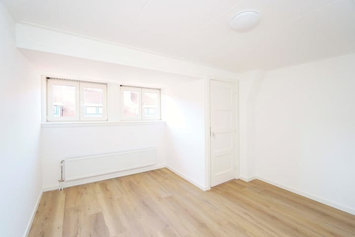 Appartement te huur: De Réaumurstraat 42, 'S-Gravenhage
