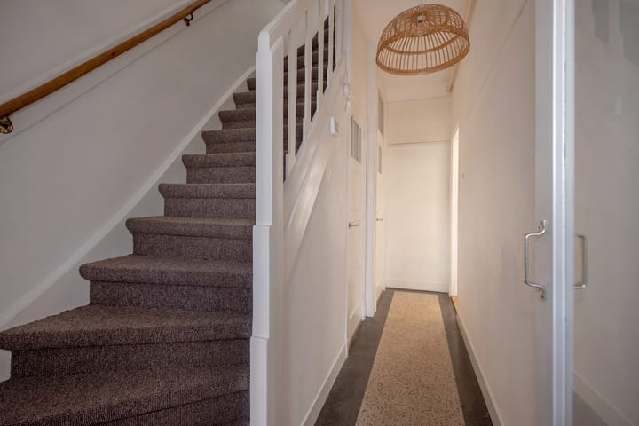 Tussenwoning te huur: Van Nijenrodestraat 97, 'S-Gravenhage