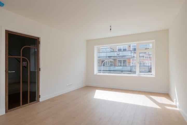 Photo 2 of Dokter De Liefdestraat 12