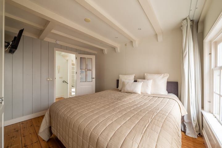 Tussenwoning te koop: Leidsekruisstraat 5, Amsterdam