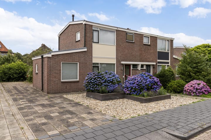 Photo 2 of Harmen van Swinderenstraat 15