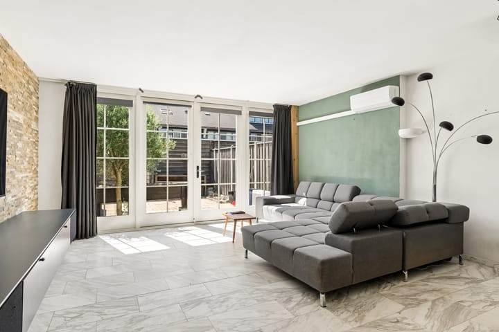 Tussenwoning te koop: Julistraat 61, Almere