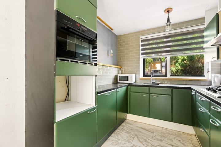 Tussenwoning te koop: Julistraat 61, Almere