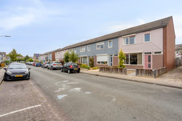 Hoekwoning te koop: Piet Heinstraat 2, Zevenaar