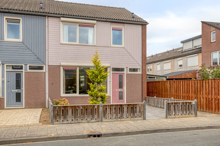 Hoekwoning te koop: Piet Heinstraat 2, Zevenaar