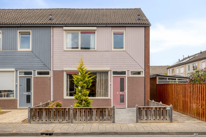 Hoekwoning te koop: Piet Heinstraat 2, Zevenaar