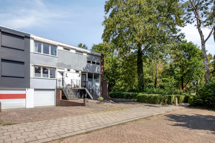 Tussenwoning te koop: Kasteel Hillenraedtstraat 53, Roermond