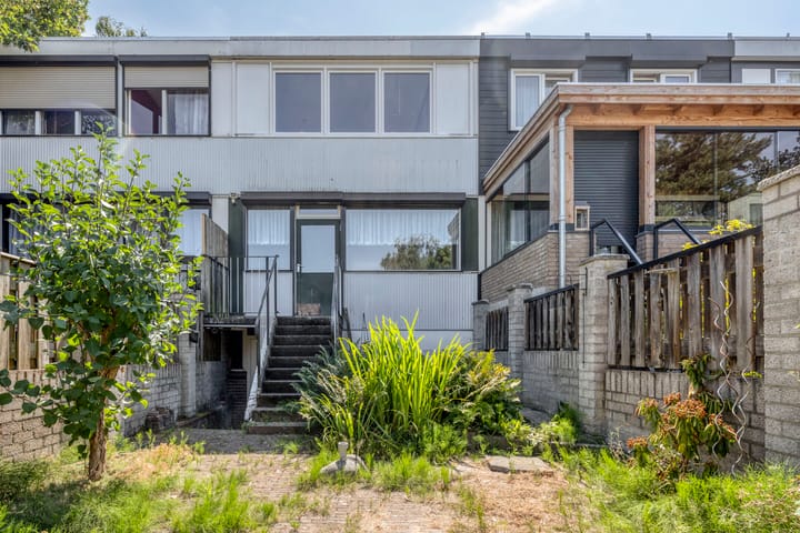 Tussenwoning te koop: Kasteel Hillenraedtstraat 53, Roermond