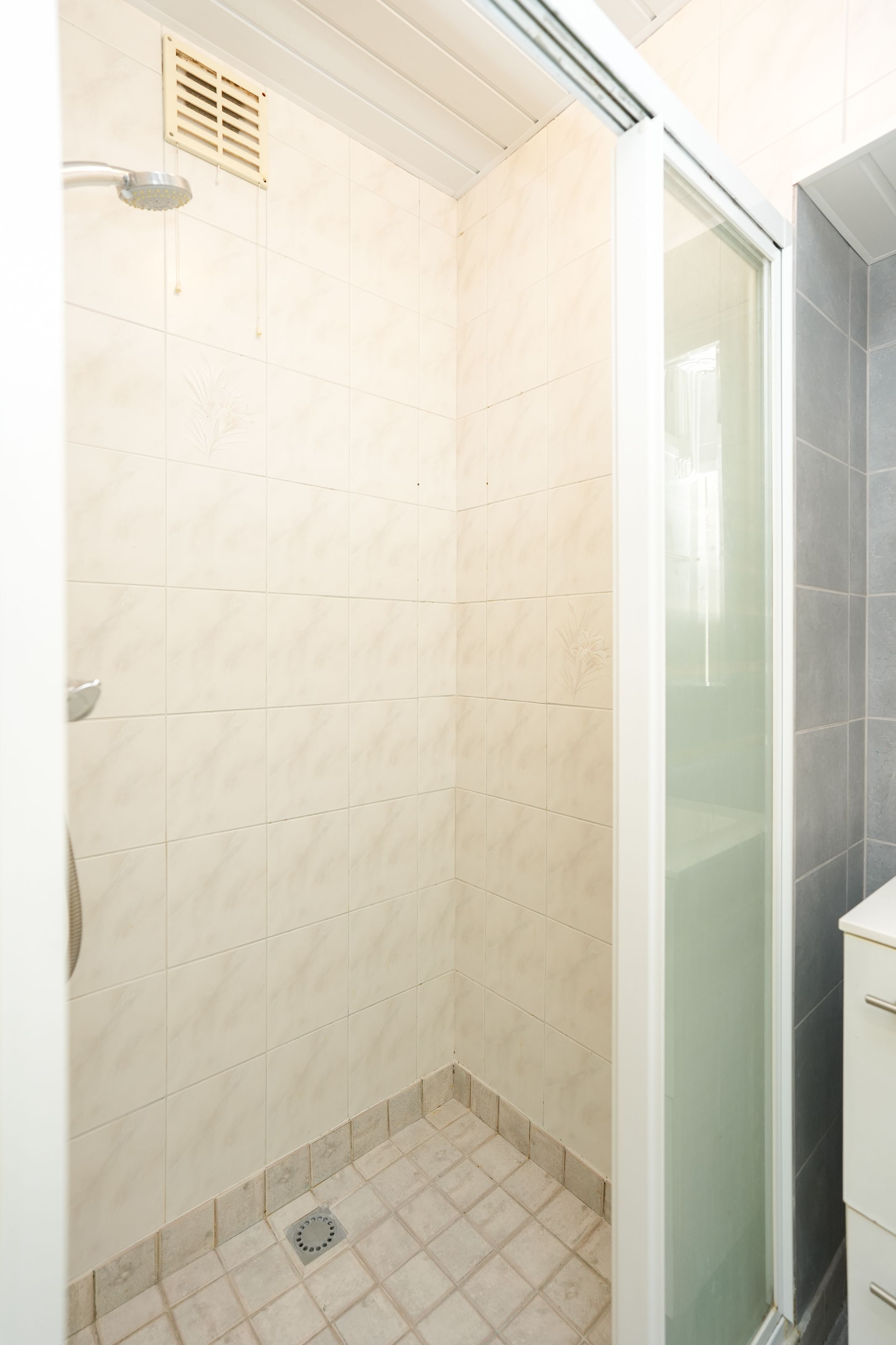 Photo 24 of Heidevenstraat 133