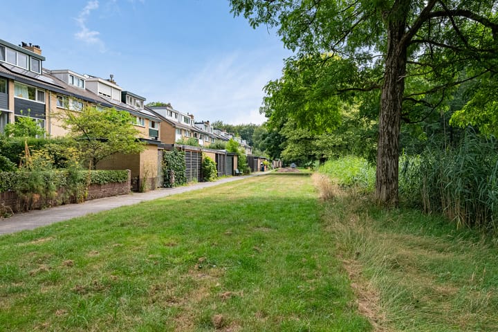 Tussenwoning te koop: Want 75, Huizen