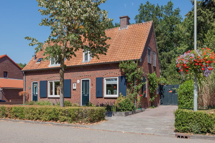Twee-onder-één-kap te koop: Sterrenbos 12, Well (Li)