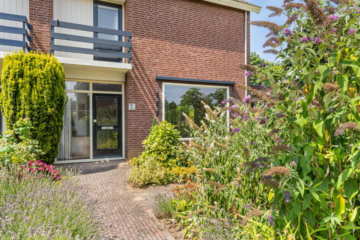 Photo 4 of Wilhelminastraat 18