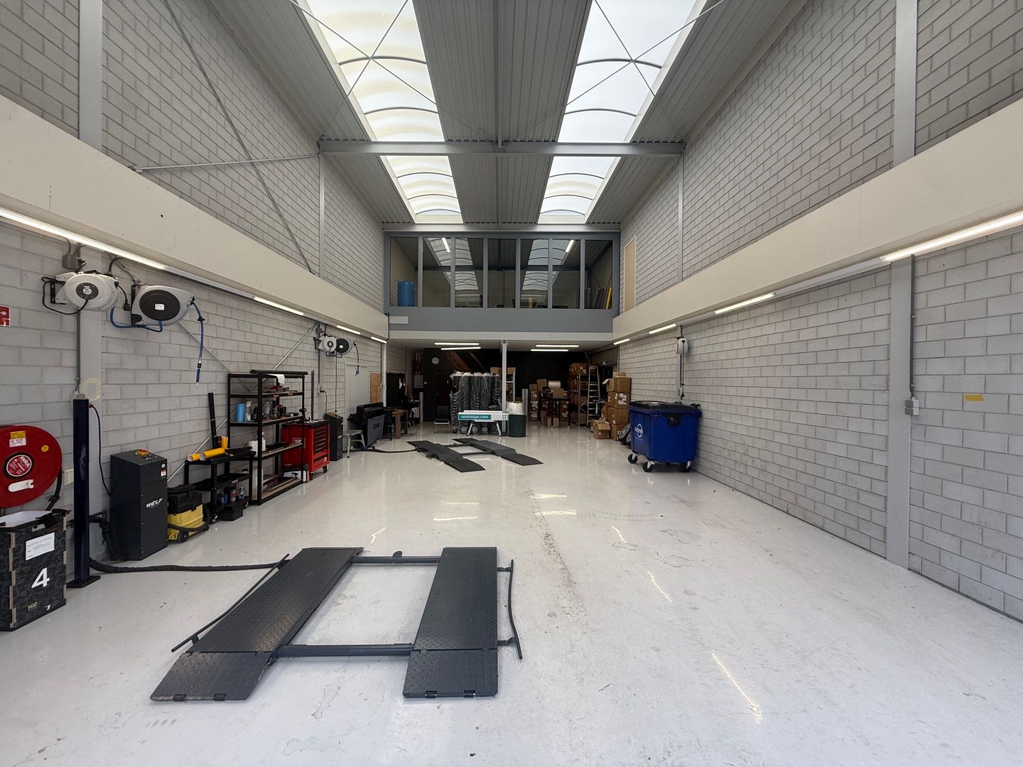 Bekijk foto 2 van Laan van Ambacht 15-a