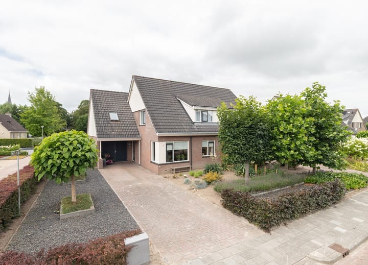 Twee-onder-één-kap te koop: Esdoornstraat 8, Noordhorn