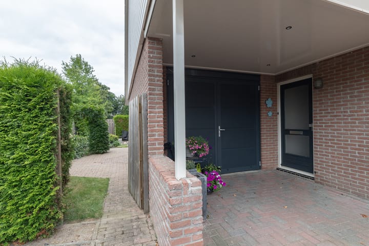 Twee-onder-één-kap te koop: Esdoornstraat 8, Noordhorn