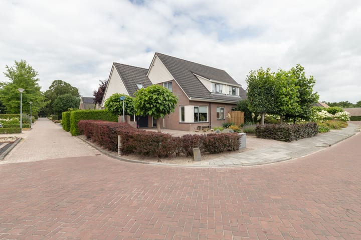 Foto 4 van Esdoornstraat 8