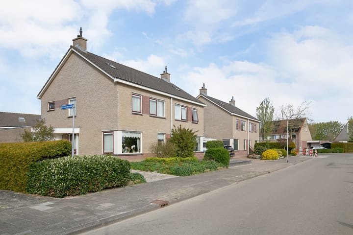 Tussenwoning te huur: Rooswinkelstate 33, Leeuwarden