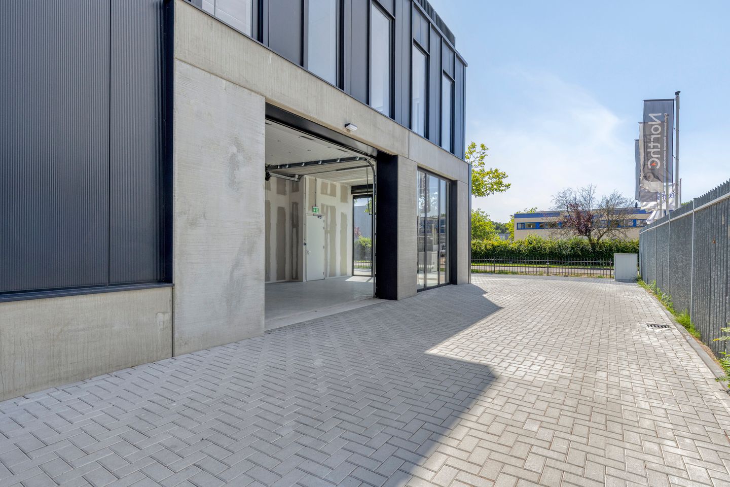 View photo 2 of Lakenblekerstraat 21-A1