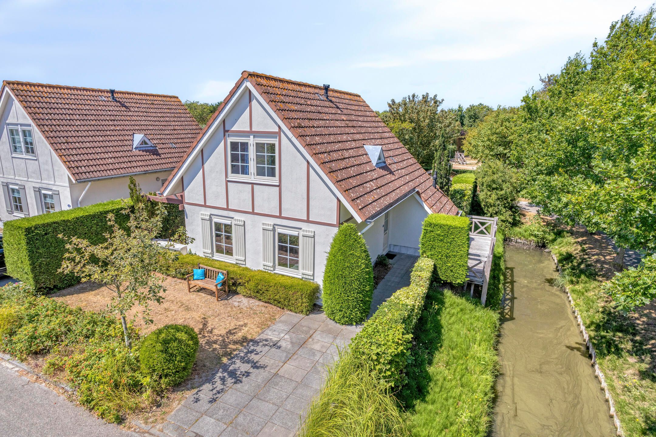3-bedroom freehold villa in Domburg — photo 1 of 5