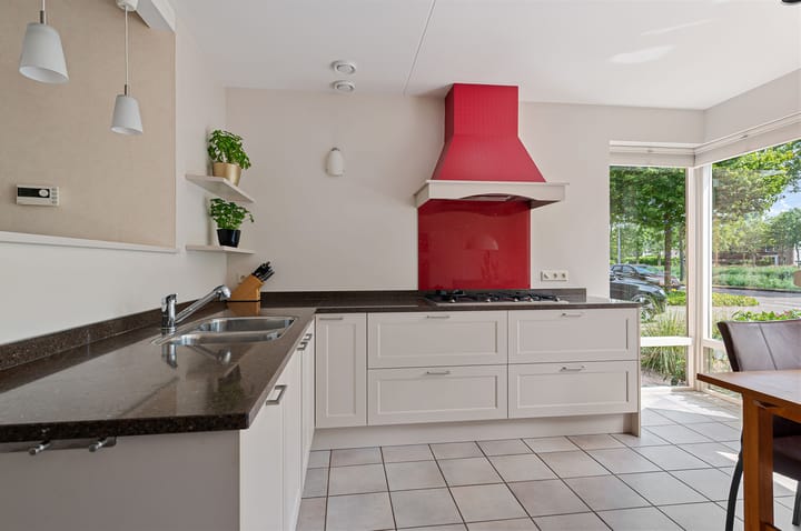 Tussenwoning te koop: Haya van Somerensingel 143, Hoofddorp