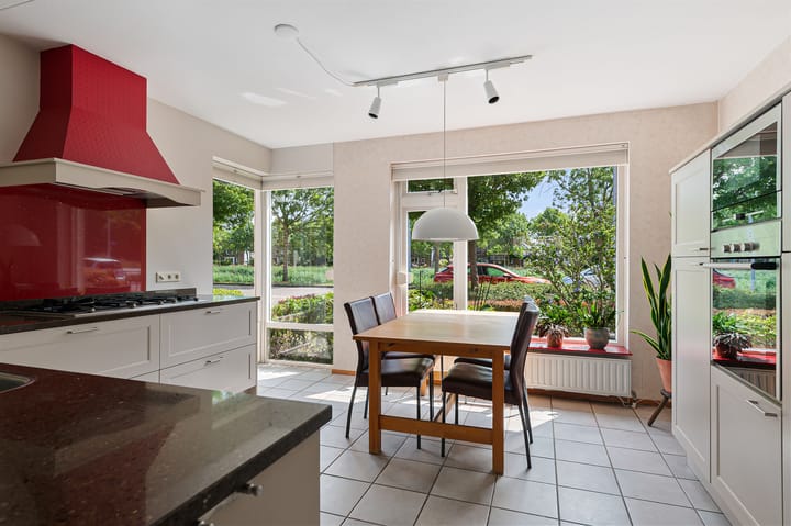 Tussenwoning te koop: Haya van Somerensingel 143, Hoofddorp