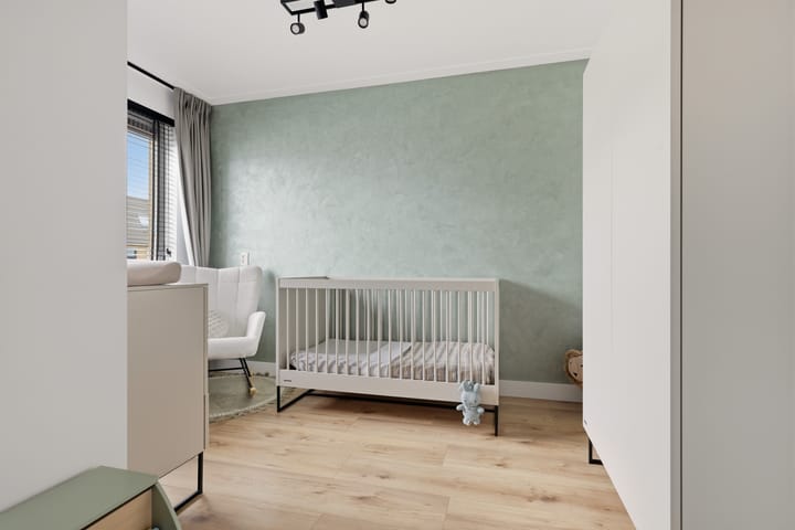 Tussenwoning te koop: Claude Debussystraat 22, Zaandijk
