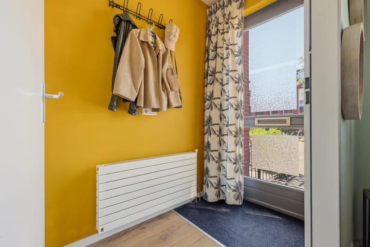 Tussenwoning te koop: Claude Debussystraat 24, Zaandijk