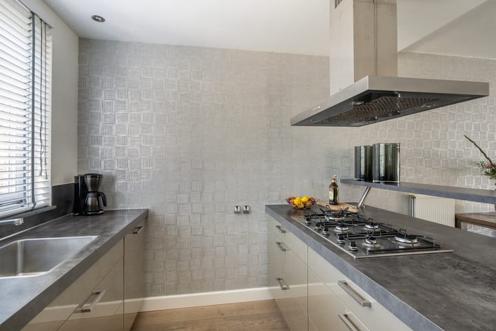 Tussenwoning te koop: Catharina van Heenvlietstraat 4, Naaldwijk