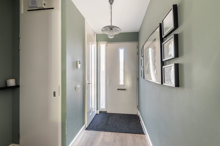 Tussenwoning te koop: Catharina van Heenvlietstraat 4, Naaldwijk