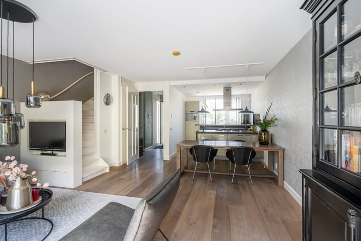 Tussenwoning te koop: Catharina van Heenvlietstraat 4, Naaldwijk