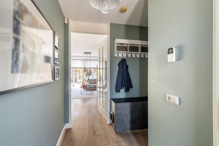 Tussenwoning te koop: Catharina van Heenvlietstraat 4, Naaldwijk